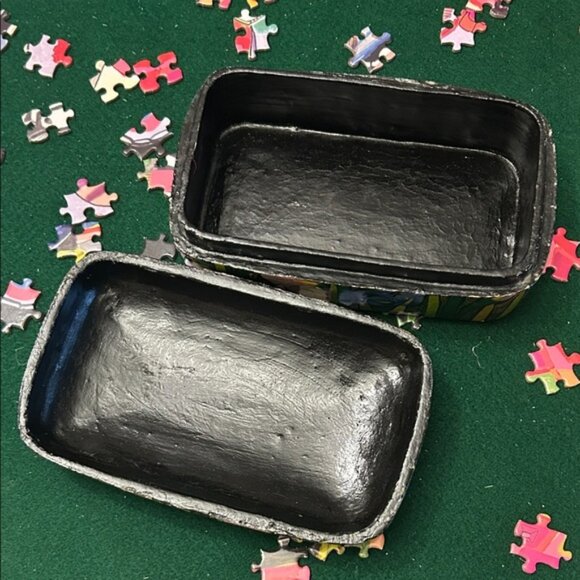 Vintage Kashmir Lacquered Paper Mache Floral Jewelry Trinket Keepsake Box - Picture 3 of 5